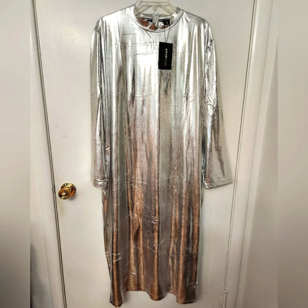 Silver metallic lamè bodycon high-neck midi dress with long sleeve - Picture 1 of 1